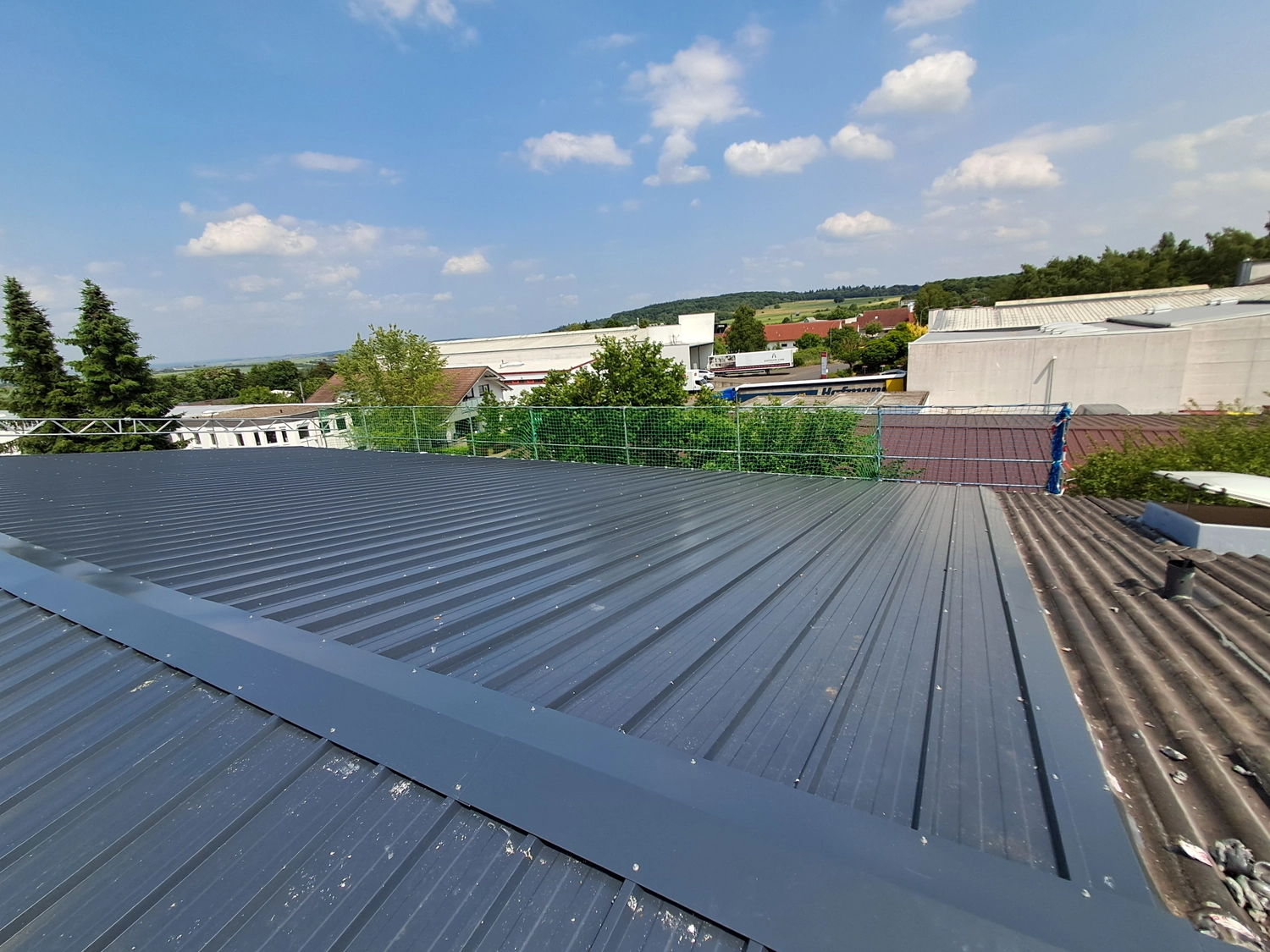 Winkelmann Dachdeckerei - Dachdeckerarbeiten an einem Gebäude