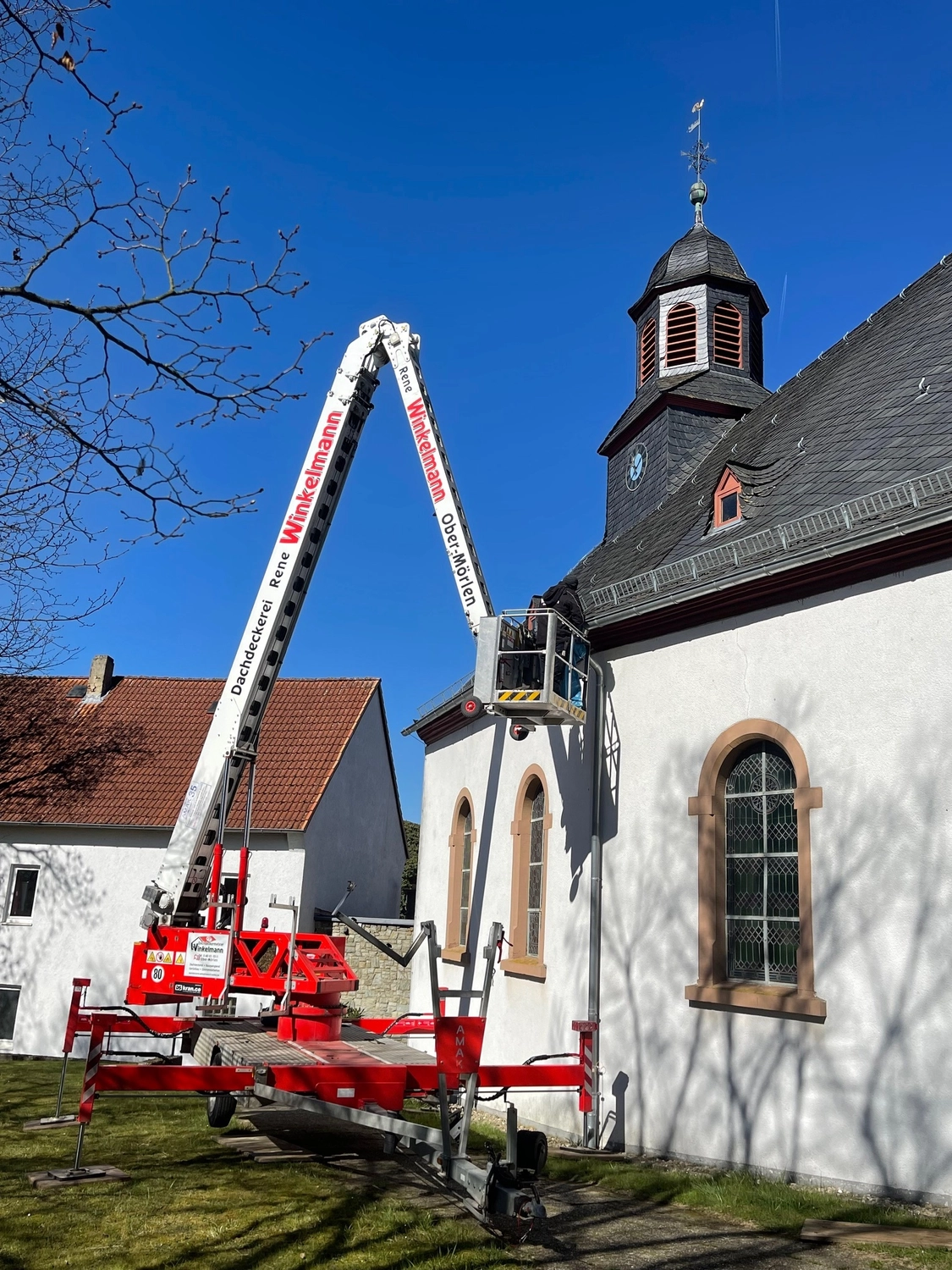 Winkelmann Dachdeckerei - Dachdeckerarbeiten an einem Gebäude