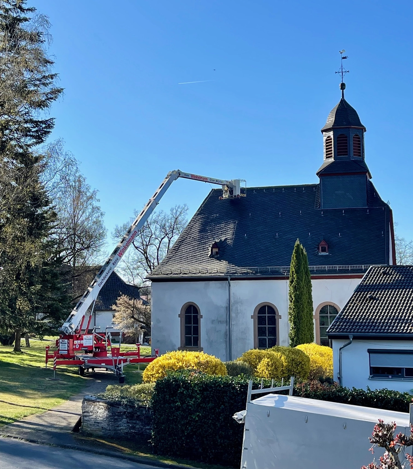 Winkelmann Dachdeckerei - Dachdeckerarbeiten an einem Gebäude