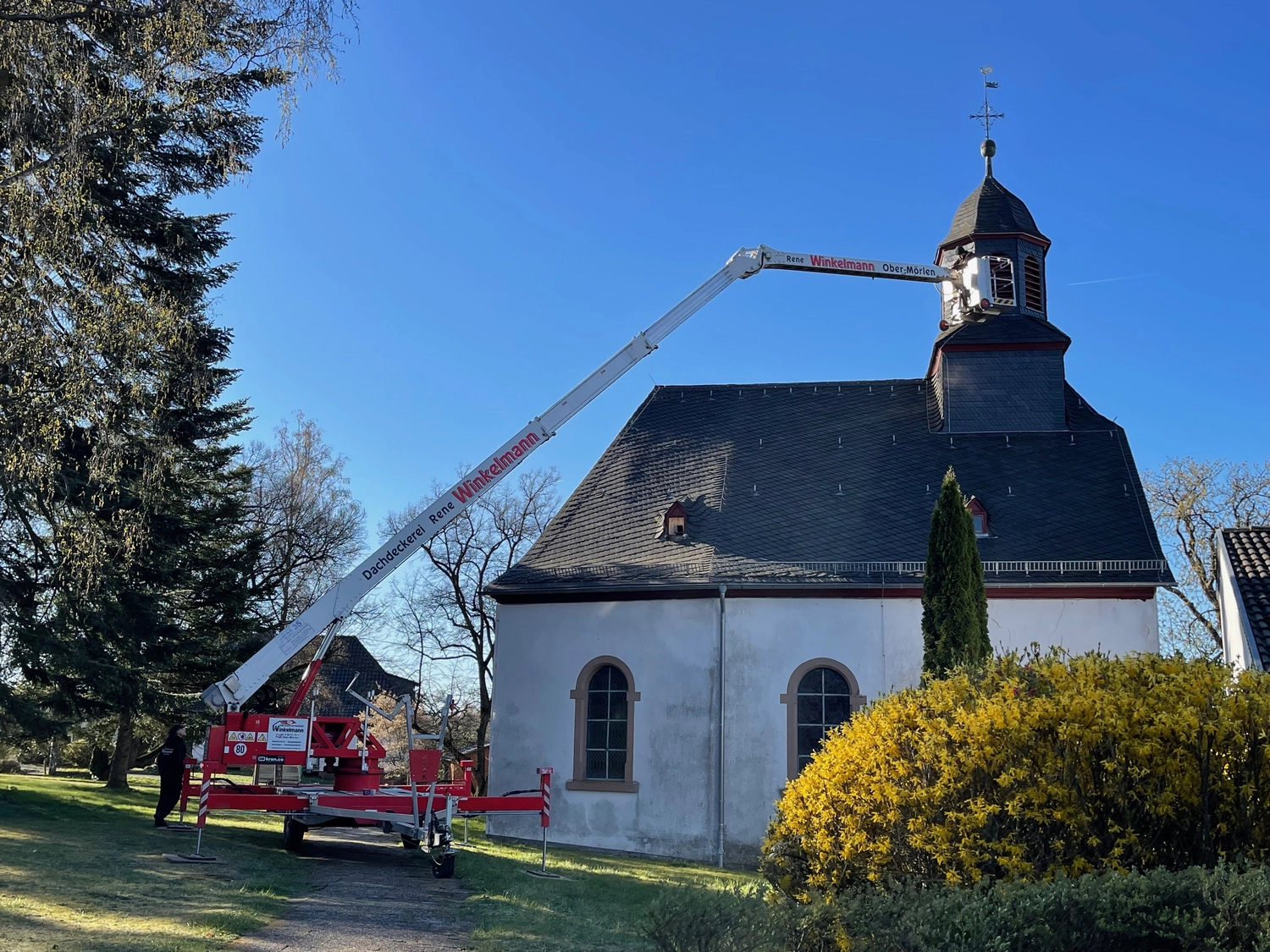 Winkelmann Dachdeckerei - Dachdeckerarbeiten an einem Gebäude